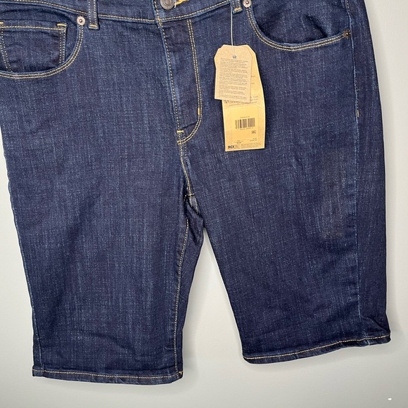 NWT Levi’s Classic Bermuda Shorts - Dark Wash Navy Contrast Stitching - Picture 5 of 11